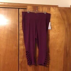 LIVI Active Capri Leggings